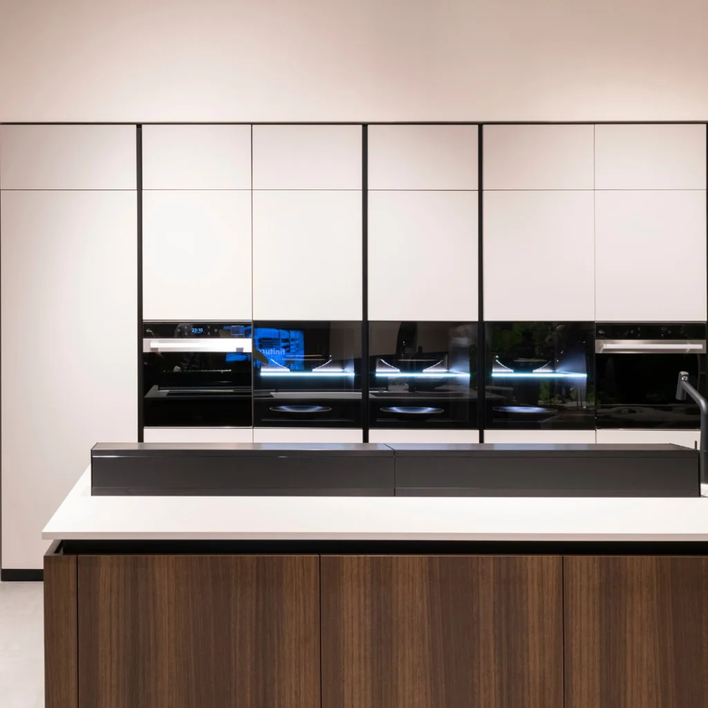 Arbeitsplatte weiss HPL Compact mit Holzoptik Front