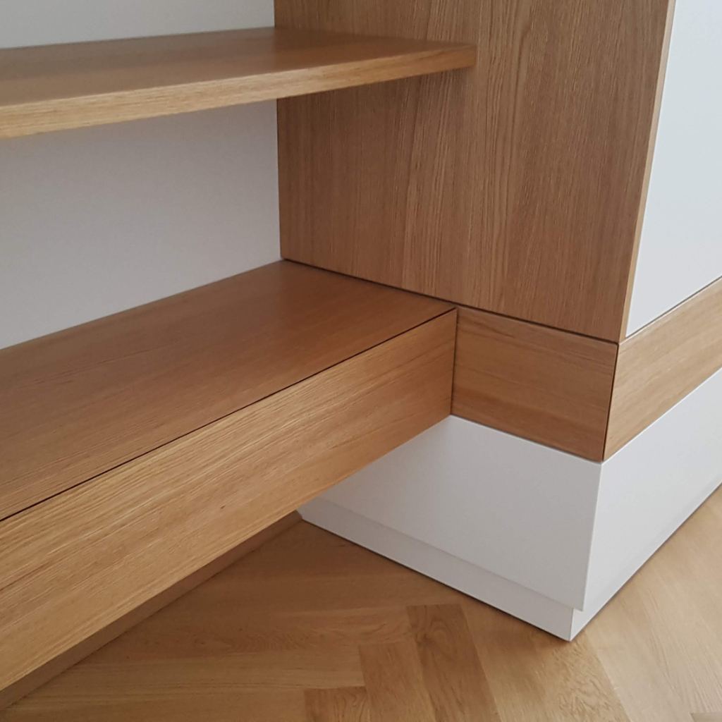 Eifu106L_Eiche Eifu106L_Eiche furniert_Kasten m. Schubladen