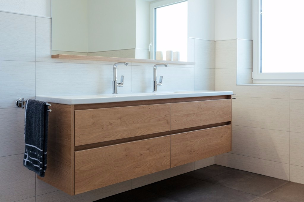 WEifu109L_Wildeiche furniert_Badezimmerunterschrank