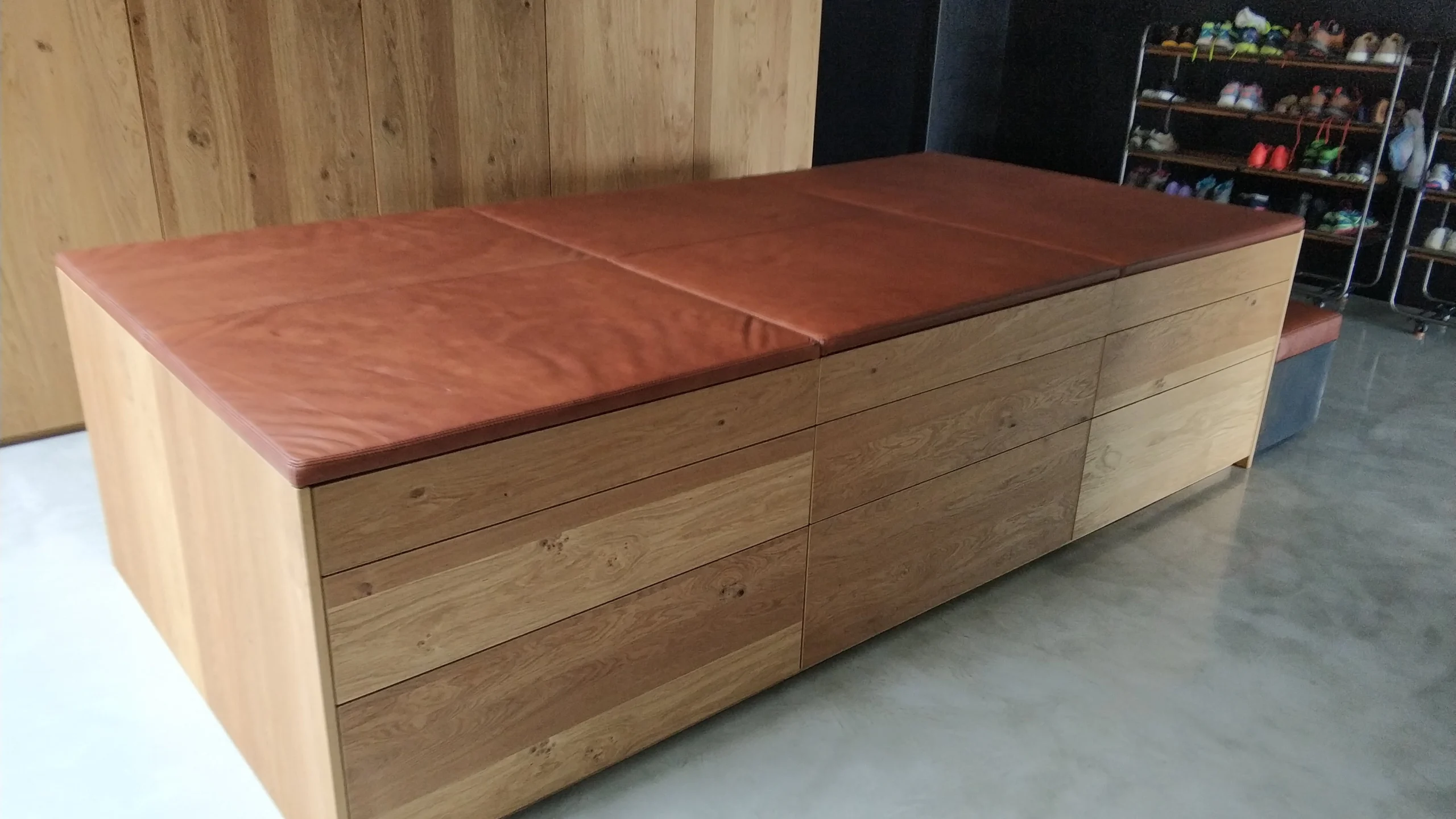 WEifu109L_Wildeiche furniert_Gaderobenbank