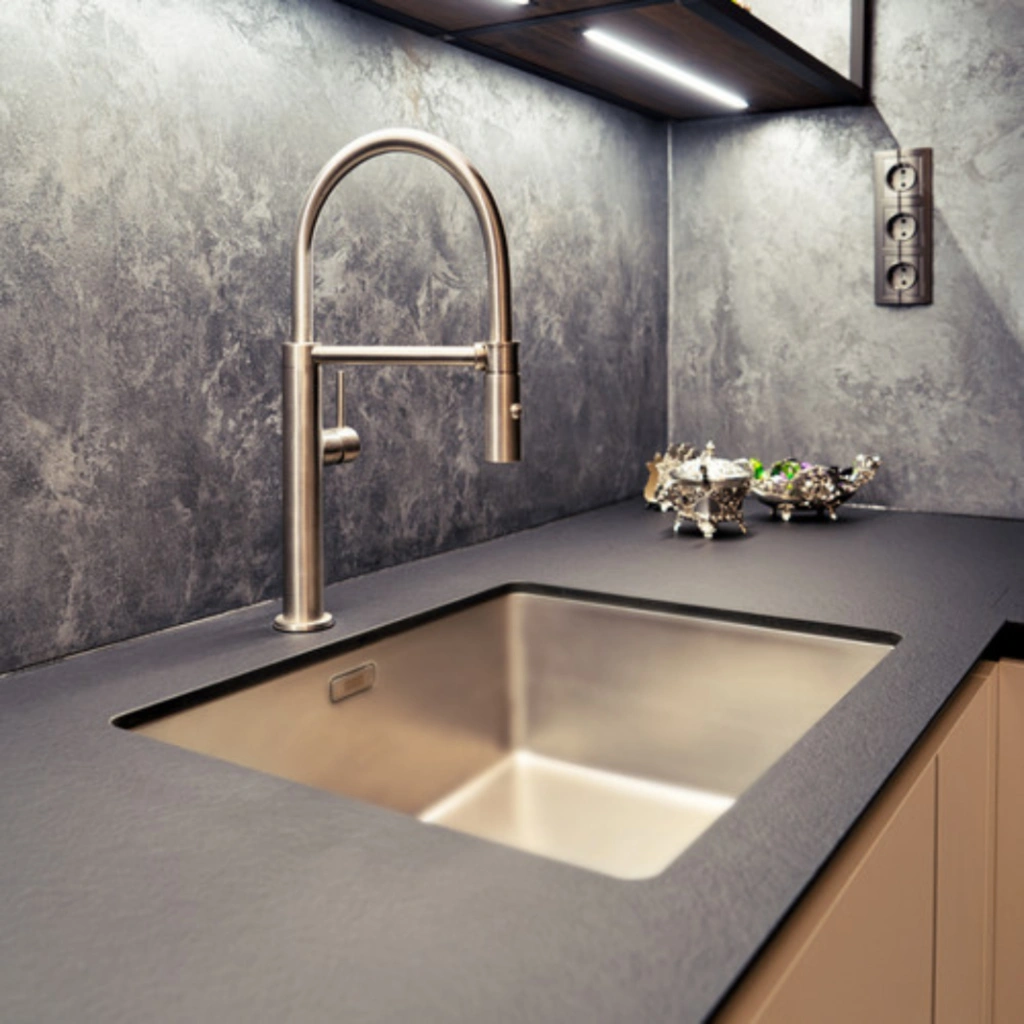 0080SX_IP_Schwarz_Arbeitsplatte 4