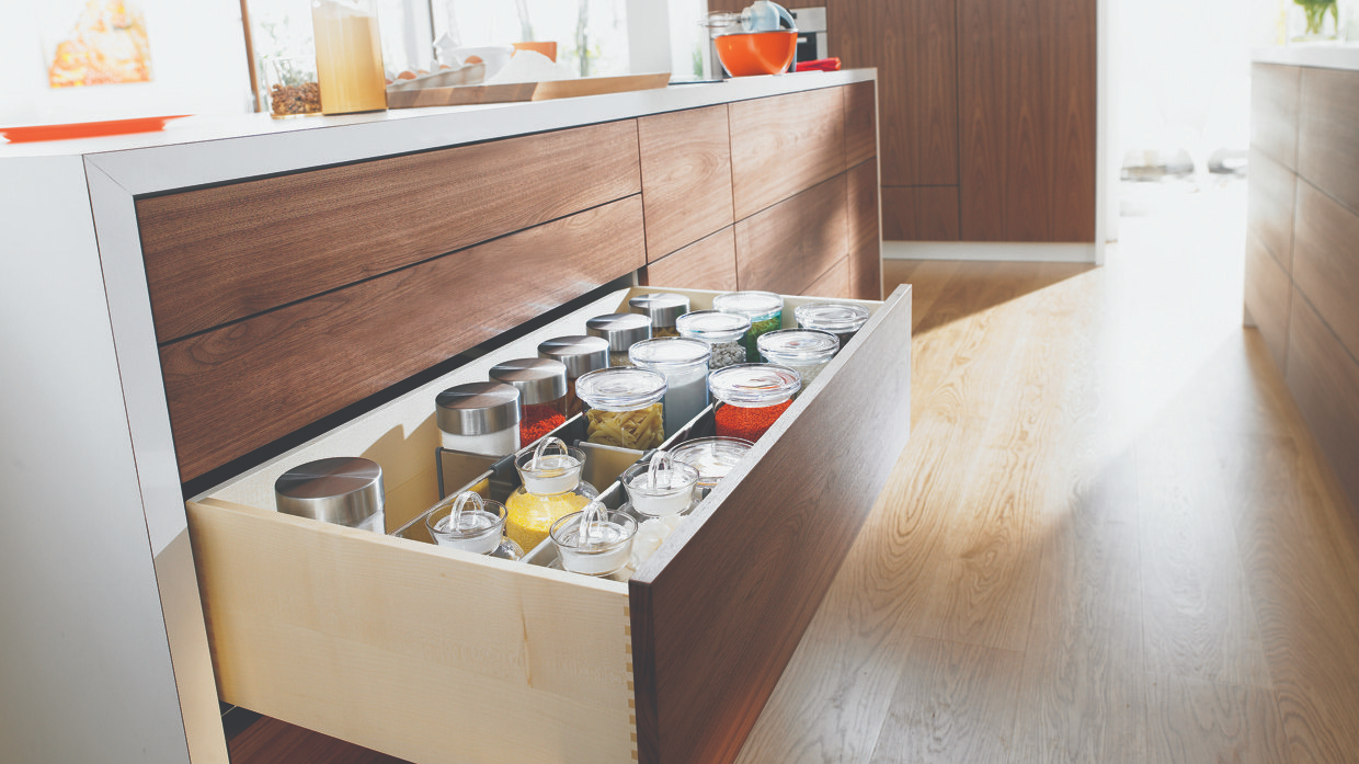 LaerfuL_Lärche furniert_Ladenfronten