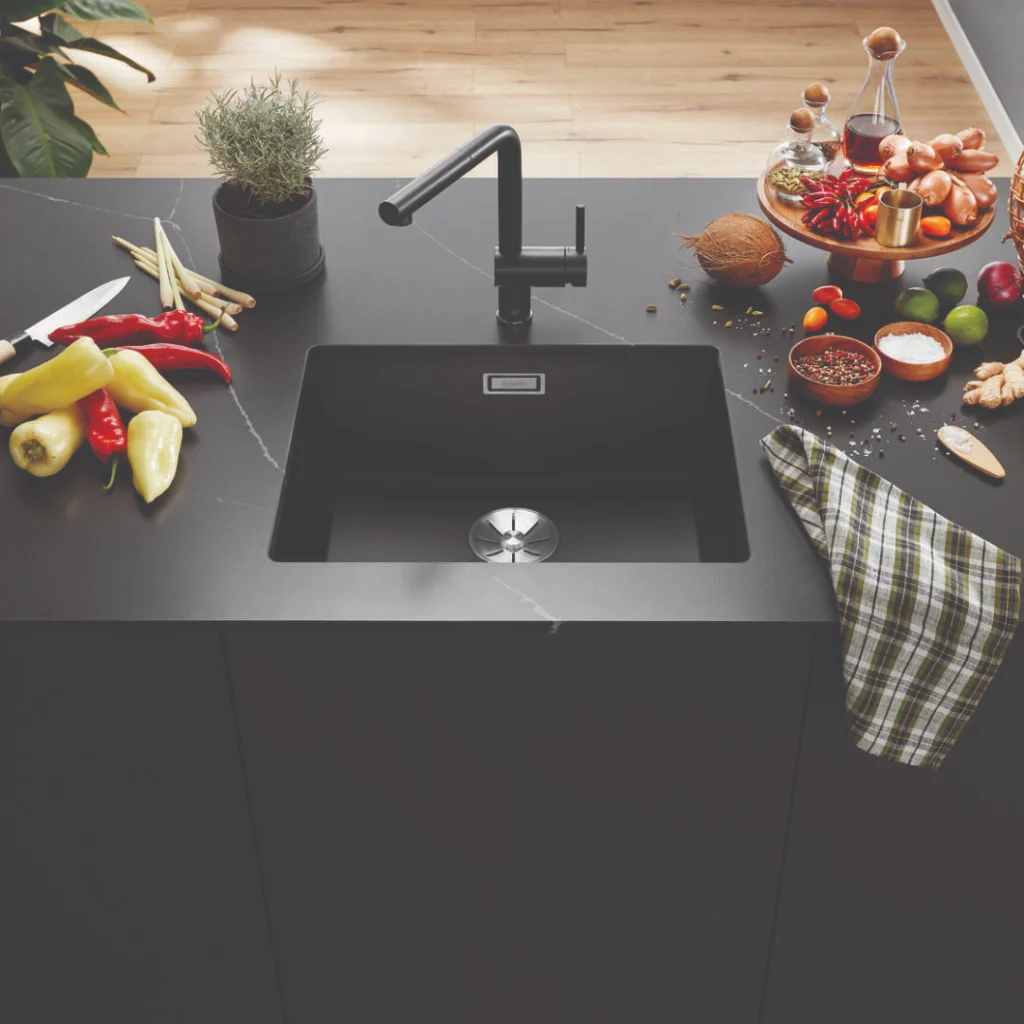 verbaute SUBLINE 500-U schwarz in Compactplatte